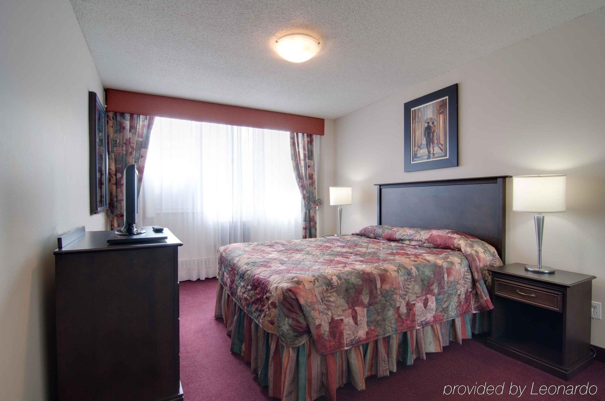 La Tour Belvedѐre Hotel Montreal Room photo