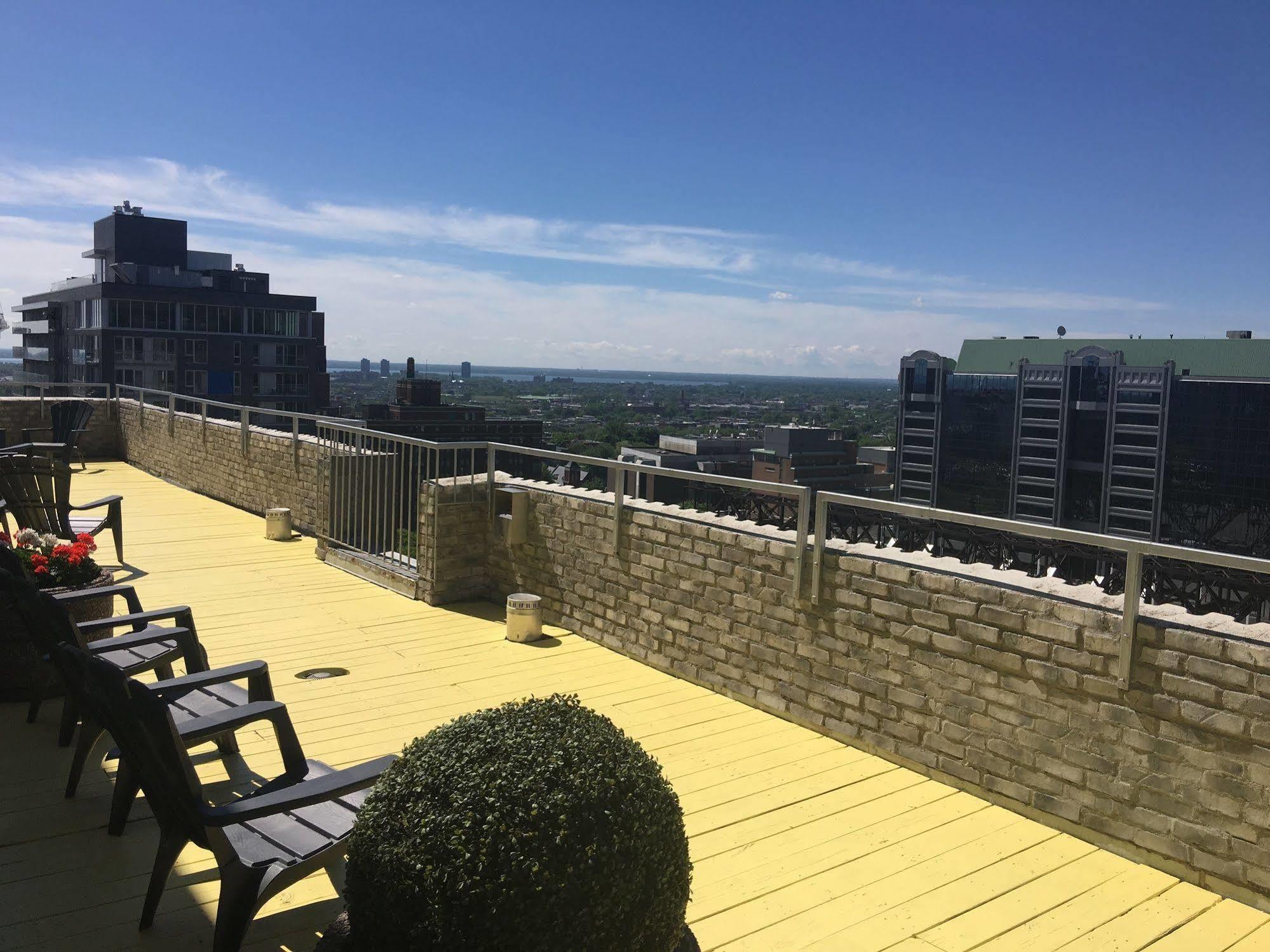 La Tour Belvedѐre Hotel Montreal Exterior photo