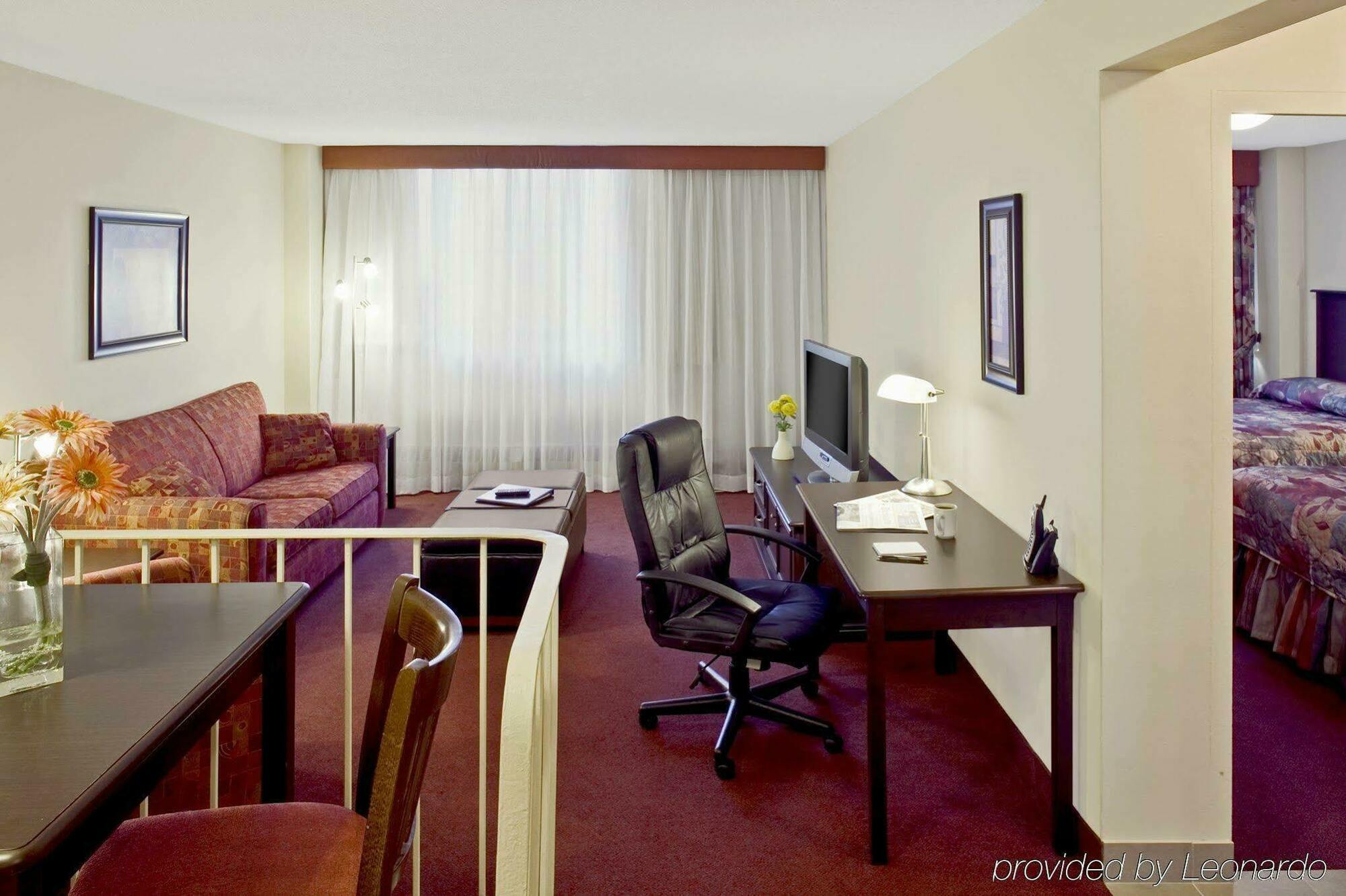 La Tour Belvedѐre Hotel Montreal Room photo